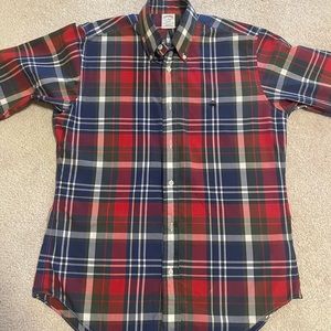Brooks Brothers size M men’s shirt. Hardly worn, as good as new. Regent fit.